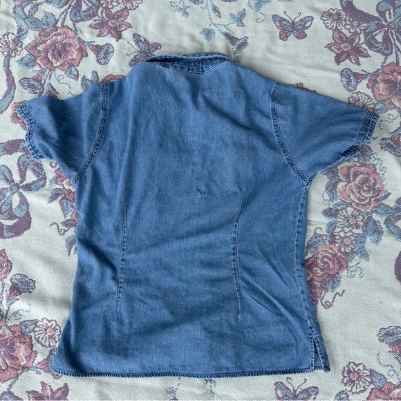 Mountain Lake Women’s Chambray Button Down Shirt - Picture 8 of 9